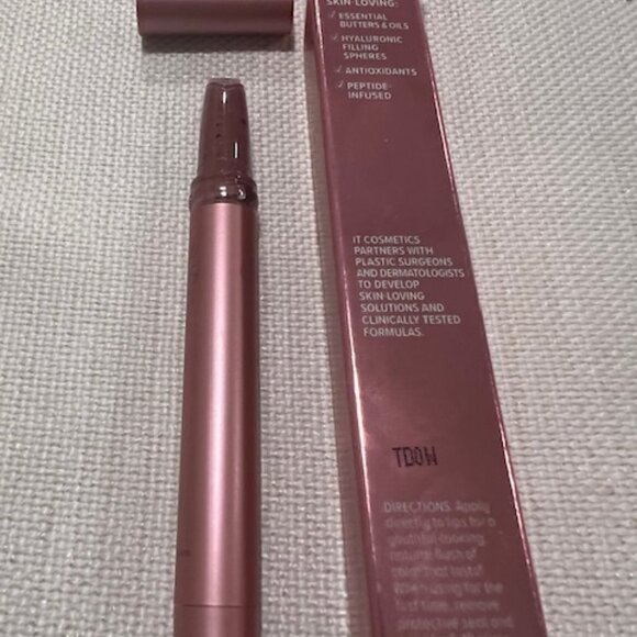 Je Ne Sais Quoi Lip Serum, Naturally Pretty - Picture 3 of 3